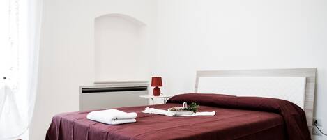 Romantic Double Room, Balcony, Vineyard View | 1 bedroom, individually decorated, individually furnished, desk