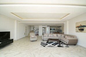 Villa, 4 Bedrooms | Living room | LCD TV