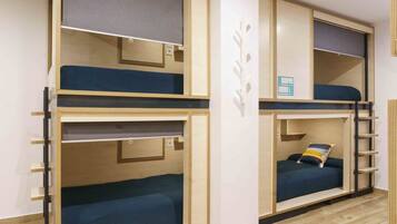 豪華共用宿舍, 男女混合宿舍, 共用浴室 (1 bed in a 10-Bed Dormitory Room) | 高級寢具、房內夾萬、隔音、免費 Wi-Fi