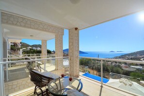 Villa, 4 chambres, vue mer | Balcon