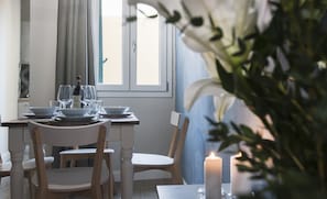 Deluxe Apartment, 1 Queen Bed with Sofa bed, Kitchen | Living area