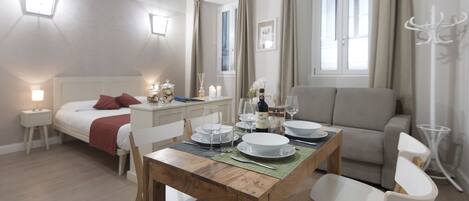 Comfort Studio, 1 Queen Bed with Sofa bed, Kitchen | 1 bedroom, down comforters, blackout drapes, soundproofing