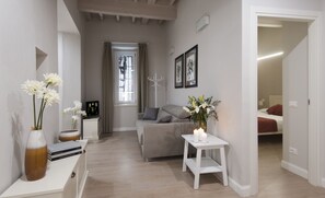 Deluxe Apartment, 1 Queen Bed with Sofa bed, Kitchen | Living area - Le Fiorentine Boutique Apartments (Florence)