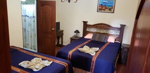 Free WiFi, bed sheets - Hotel Vista al Cerro (Antigua Guatemala)
