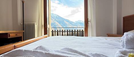 Deluxe Double Room | Bed sheets