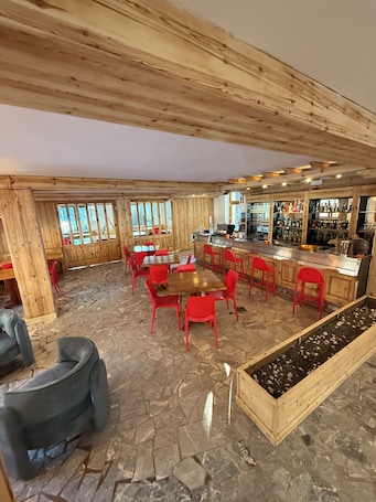 Restaurante. Miravalle Supersport Hotel