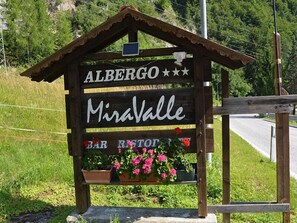 Exterior detail -  Miravalle Supersport Hotel (Forni Avoltri)