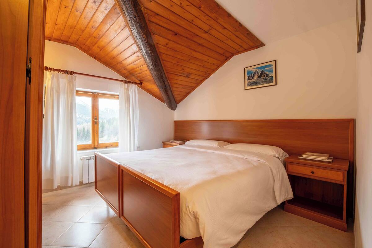 Double Room, Mountain View | Bed sheets