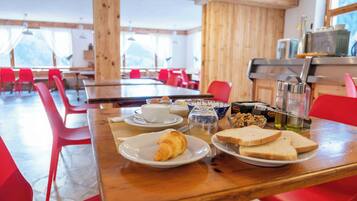 Tägliches inbegriffenes Frühstücksbuffet
