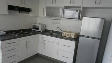 Apartment, 3 Bedrooms | Private kitchen | Full-sized fridge, microwave, oven, stovetop
