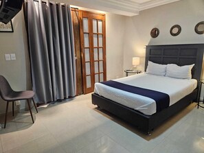 Sviitti | Ylelliset vuodevaatteet, pimennysverhot, silitysrauta/-lauta