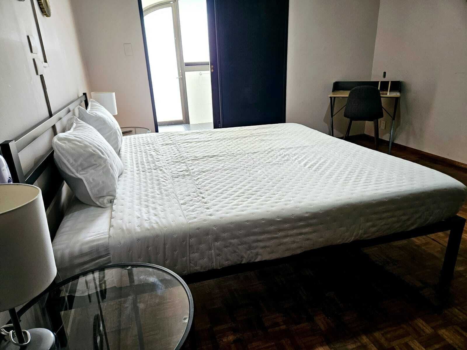 スイート バルコニー | 高級寝具、遮光カーテン、アイロン / アイロン台、WiFi (無料)