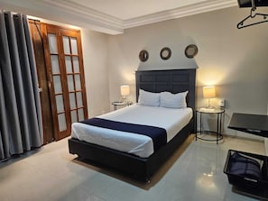 Suite | Premium bedding, blackout curtains, iron/ironing board, free WiFi - Hotel Singular Coyoacán (Mexico City)