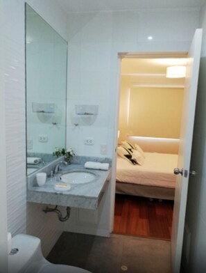 Apartment, 3 Bedrooms | Bathroom sink - Miraflores Luxury Apartments - Grau (Lima)
