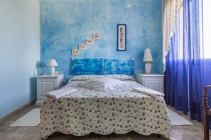 Double or Twin Room | Desk, blackout drapes, free WiFi, bed sheets - Agriturismo Cuaddus e Tellas (Genoni)