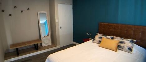 Business appartement, 4 slaapkamers | 4 slaapkamers, een kluis op de kamer, een strijkplank/strijkijzer