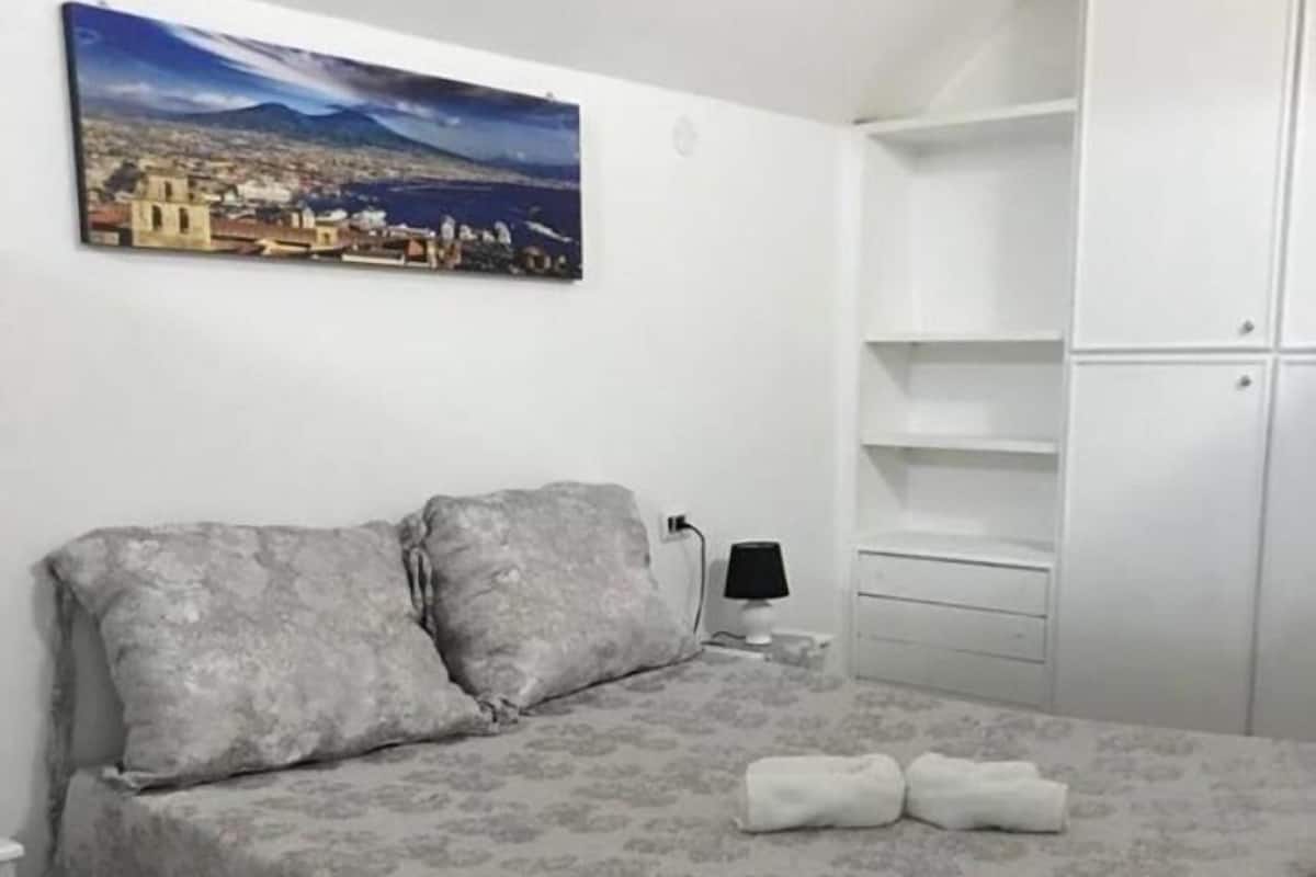 Room, 1 Bedroom | Blackout drapes, iron/ironing board, free WiFi, bed sheets