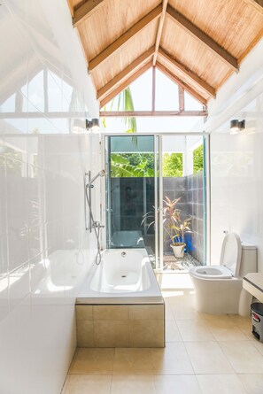 Basic Double Room, 1 Queen Bed, Non Smoking | Bathroom - Royal Inn Rasdhoo (Rasdhoo)