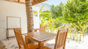 Basic Double Room, 1 Queen Bed, Non Smoking | In-room dining