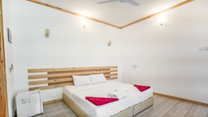 Basic Double Room, 1 Queen Bed, Non Smoking | Soundproofing, WiFi (free)