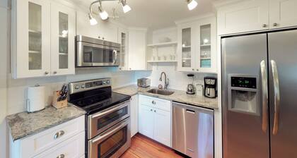đČGorgeous Ocean ViewđČ Enormous 60' DECK - 6 BD 5 BA Home â Just Steps to Ocean & Restaurants