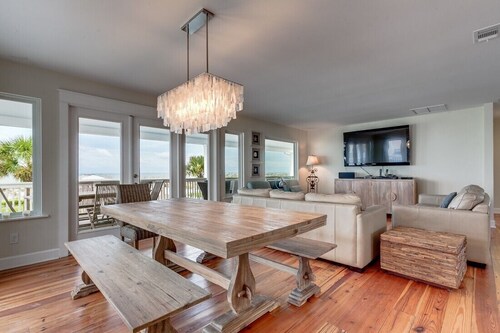 💲Gorgeous Ocean View💲 Enormous 60' DECK - 6 BD 5 BA Home – Just Steps to Ocean & Restaurants
