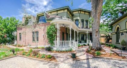 Enchanting Escape | Beer + Wine | Sleeps 2