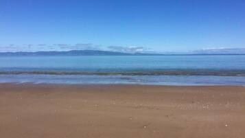 Una playa cerca, toallas de playa