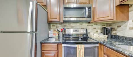 Fridge, microwave, stovetop, dishwasher
