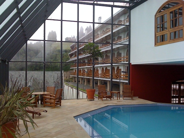 Indoor pool, a heated pool - Campos do Jordão - Alto do Capivari (Campos do Jordão)