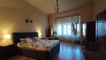 2 dormitoris, planxa i posts de planxar, wifi i roba de llit