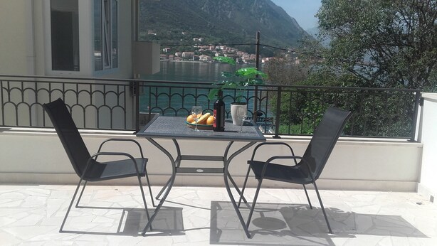 Outdoor dining - Melodia del Mare 2, apartments (Dobrota)