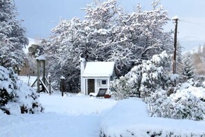 Exterior - Stunning Rural Spot with Spectacular Views Perfect for 2-12 people (Dalefield)