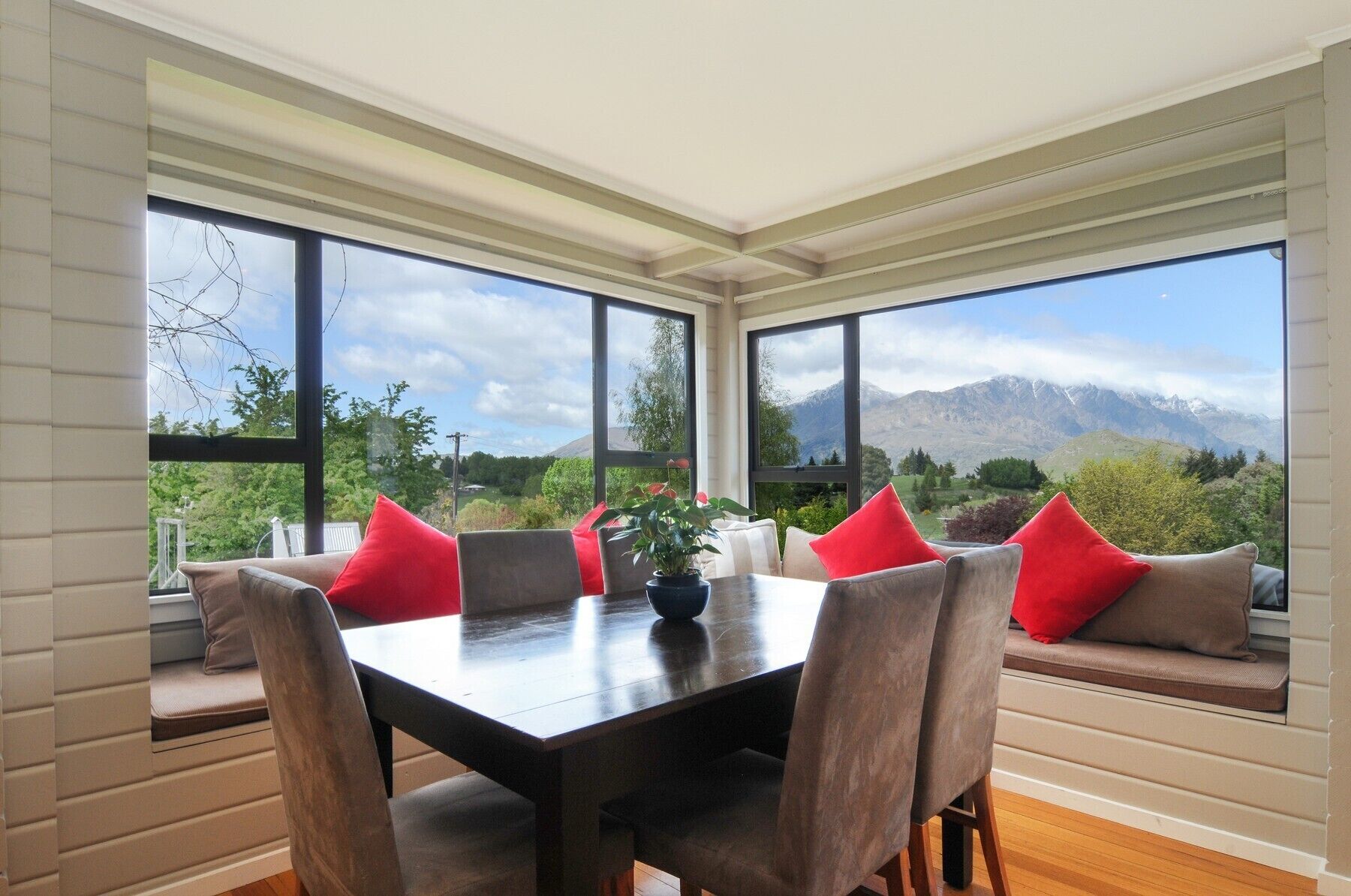 Top 10 Pet & DogFriendly In Queenstown, New Zealand