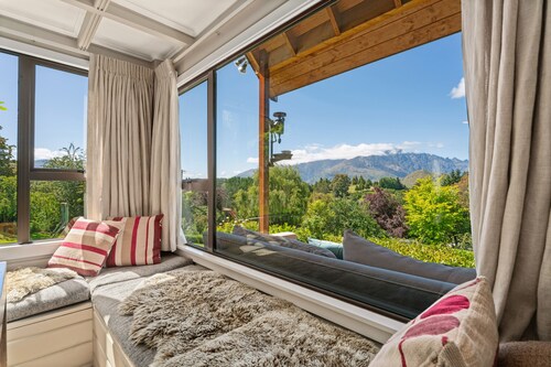 Stunning Rural Spot with Spectacular Views Perfect for 2-12 people