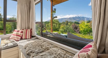 Stunning Rural Spot with Spectacular Views Perfect for 2-12 people