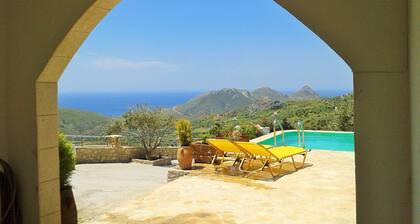 Villa Liberty, upea näköala, lähellä maatilaa perinteisessä kylässä.