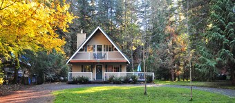 Chalet, Clean, 3BR / 2BA in Snowline, Best Rates, close to skiing, WiFi & Hot 