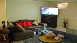 TV, fireplace - Apto Lujo 2 Hab 3 Personas (Palmira)