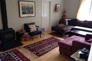 TV, fireplace, DVD player, books - Cosy cottage w modern facilities on 10 acres farm (Raetihi)