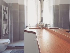 مجففات شعر، مناشف، ورق حمّام