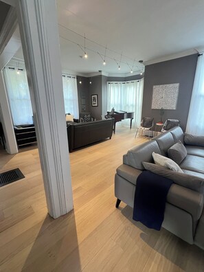 Smart-TV, videospill, DVD-spiller og bøker