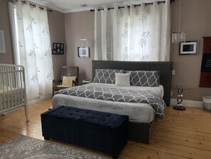 4 bedrooms, desk, iron/ironing board, free WiFi