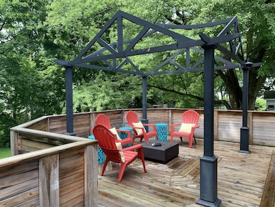 4 Bdrm Modern Victorian with Tree House and playground