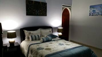 3 bedrooms, in-room safe, iron/ironing board, WiFi