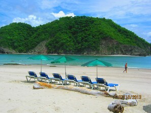 Camastros y toallas de playa