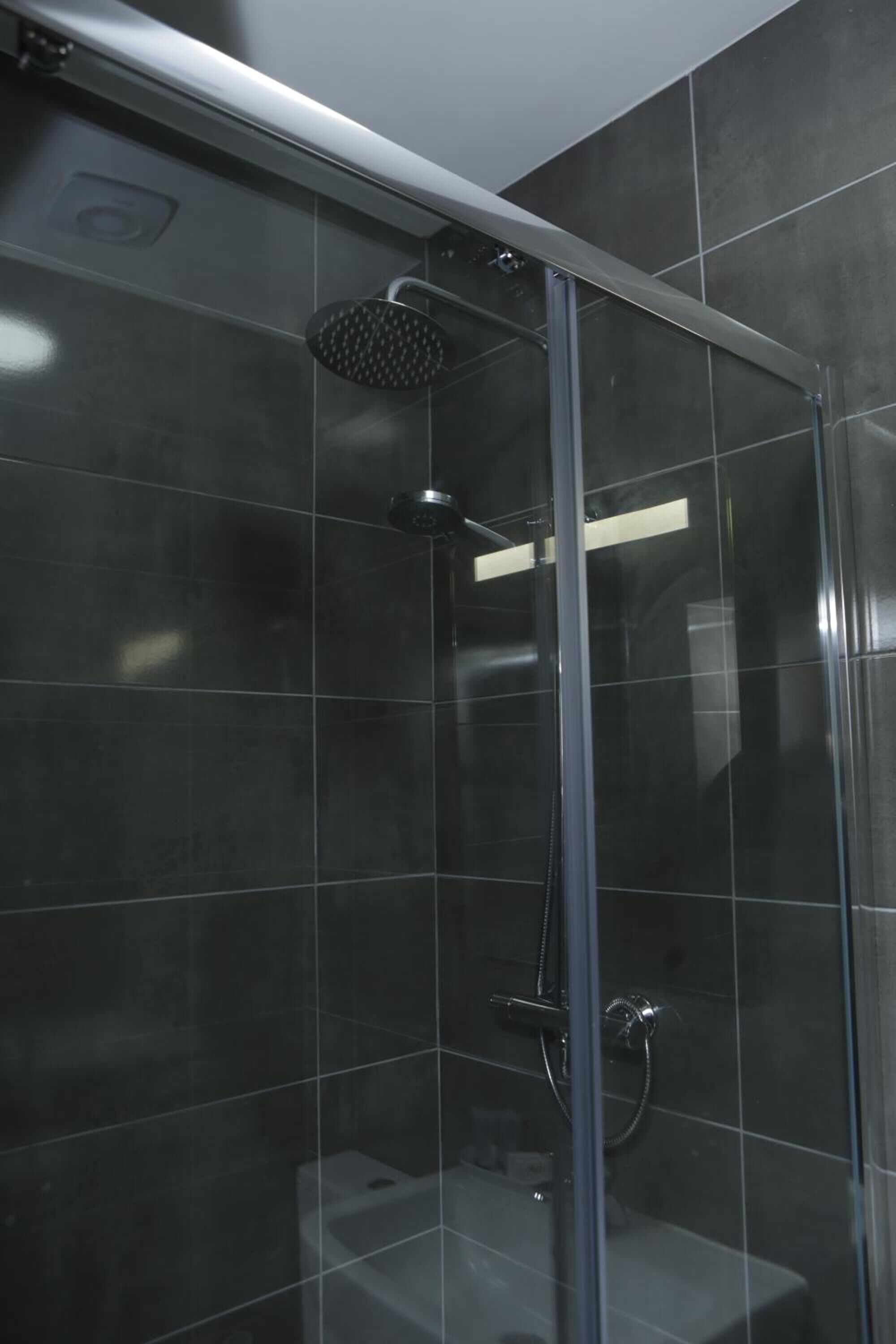 shower, free toiletries, towels