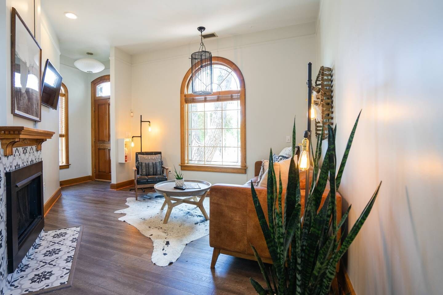 TV, fireplace, offices