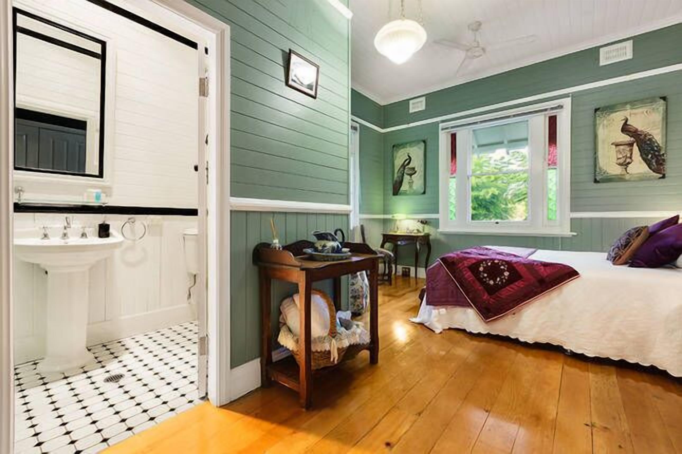 'Tara-Lee': A Step Back in Time... — image 12