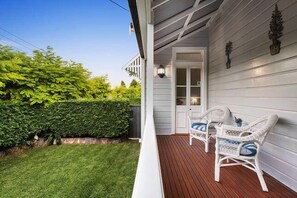 Terrace/patio - 'Tara-Lee': A Step Back in Time... (Cessnock)